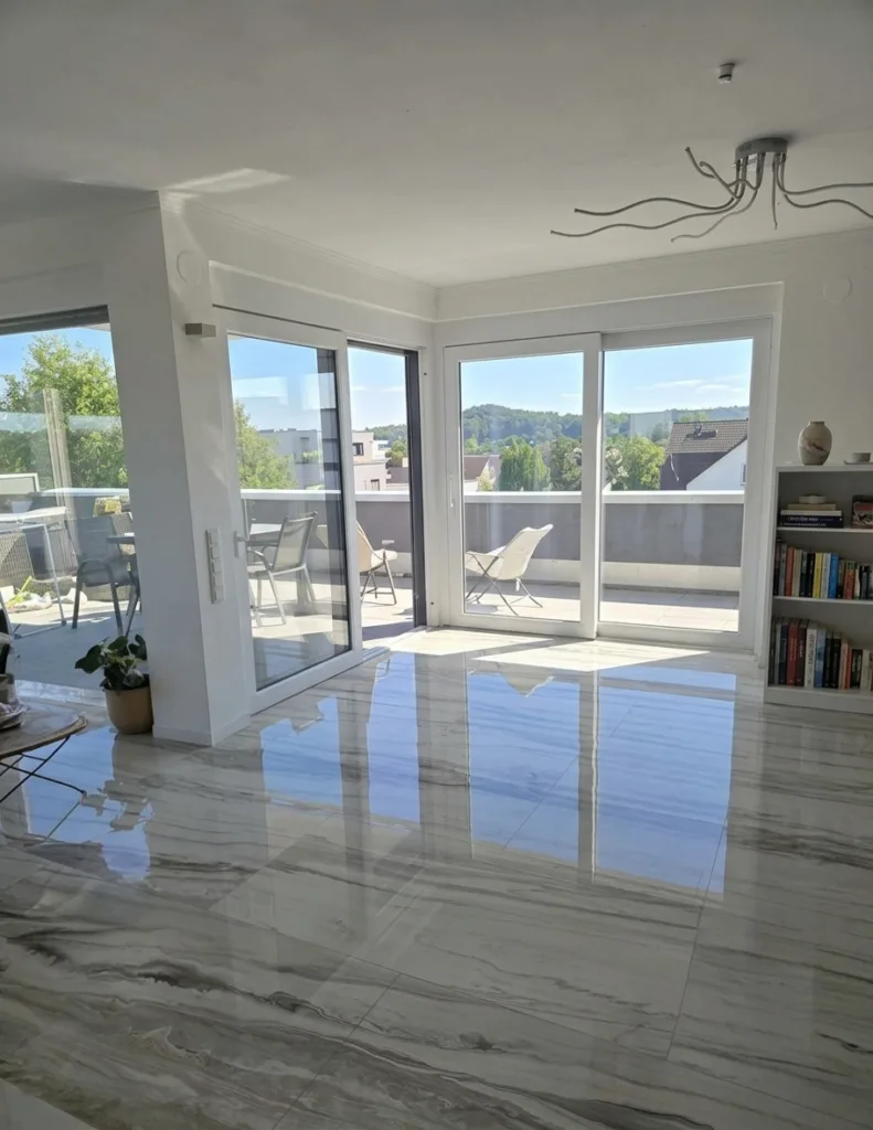 Luxuriöse 4,5 Zimmer Penthouse Wohnung in Schönaich mit vielen Extras, inkl. 2 Carports & 1 Stellpl.