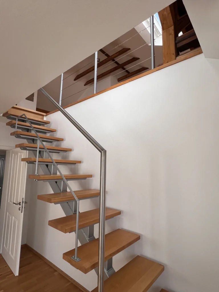 Treppe zum Dachgeschoss